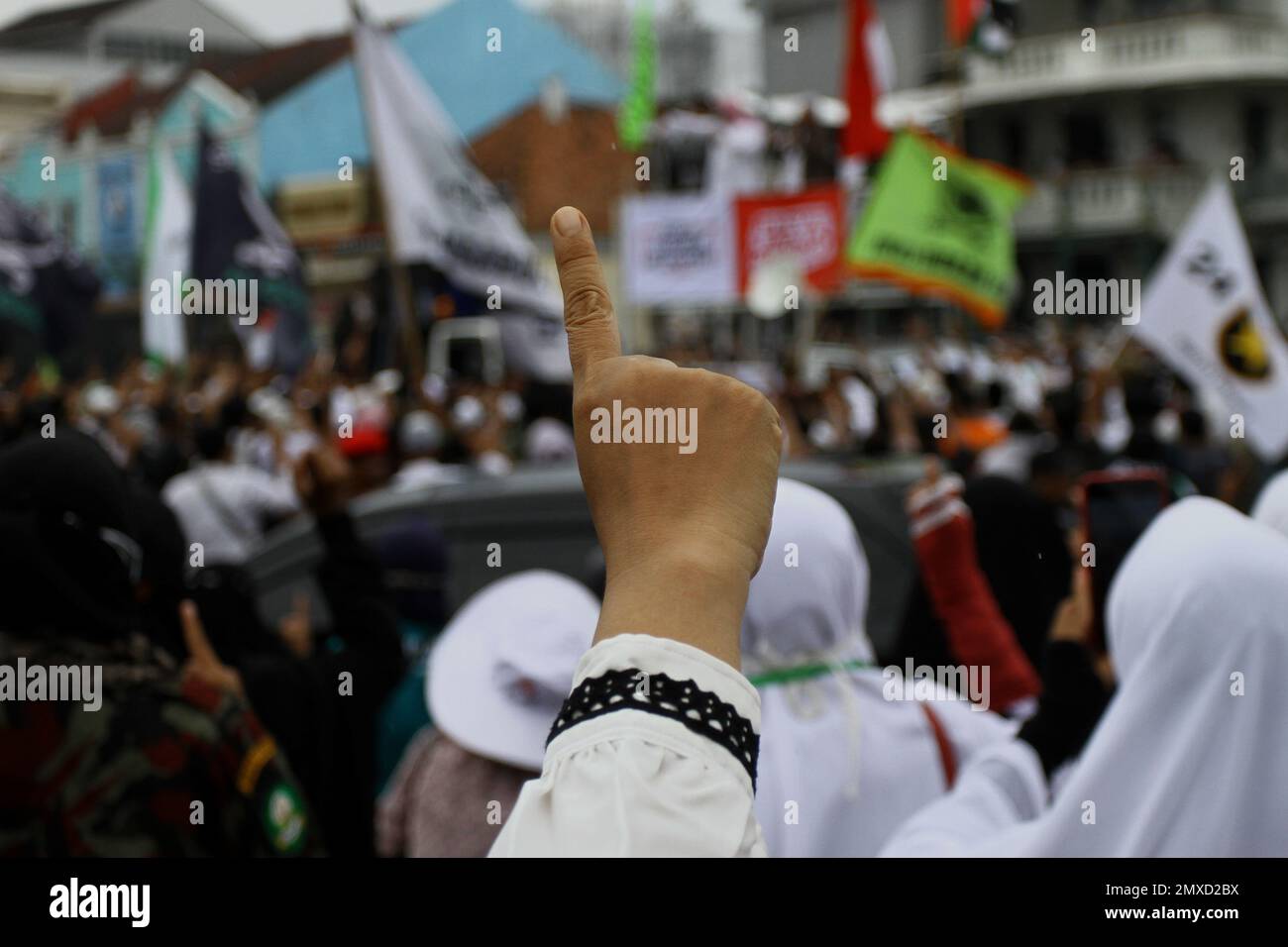 3 février 2023, Yogyakarta, région spéciale de Yogyakarta, Indonésie: Les musulmans indonésiens se réunissent pour protester à Yogyakarta. Les manifestations ont eu lieu pour protester contre l'incendie du Coran par le politicien de droite suédois-danois Rasmus Paludan, en Suède, et contre le déchirement de pages du Coran par Edwin Wagensveld, dirigeant du groupe anti-islam néerlandais Pegida, à la Haye. (Credit image: © Angga Budhiyanto/ZUMA Press Wire) USAGE ÉDITORIAL SEULEMENT! Non destiné À un usage commercial ! Banque D'Images