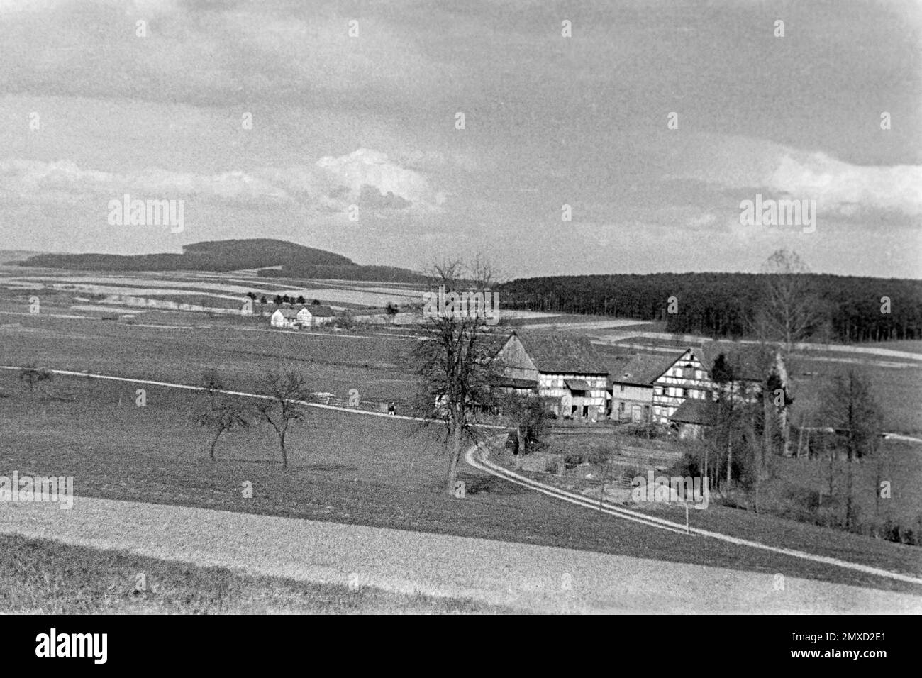 Fühlingslandschaft im Schwalm-Eder-Kreis in Hessen, 1938. Paysage de printemps dans la région de Schwalm-Eder à Hesse, 1938. Banque D'Images