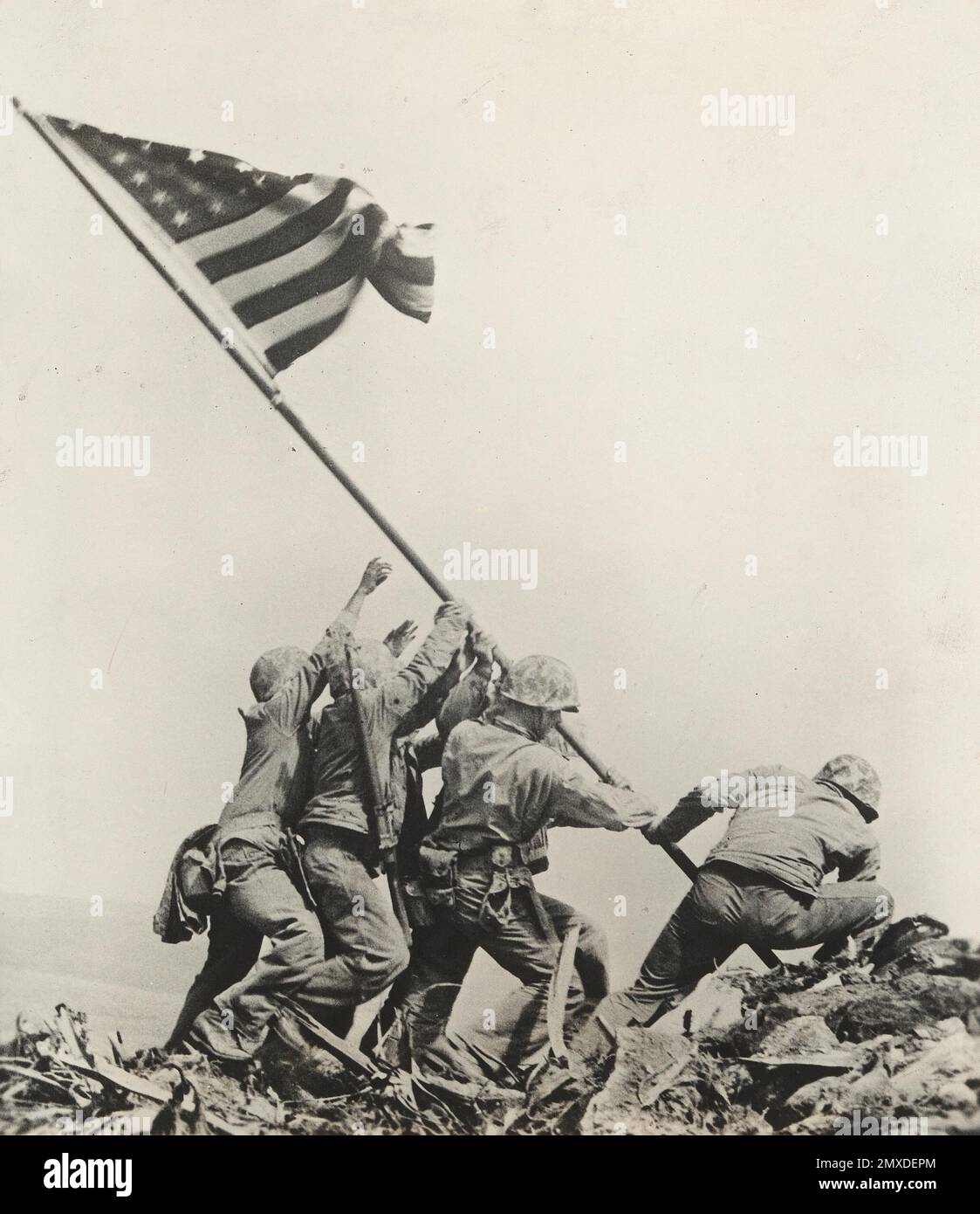 Lever le drapeau sur Iwo Jima. Musée : COLLECTION PRIVÉE. Auteur: JOE ROSENTHAL. Banque D'Images
