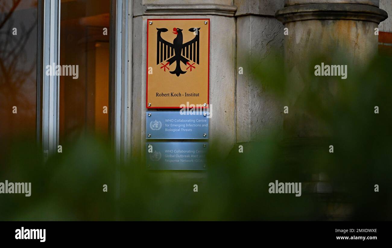 Berlin, Allemagne. 03rd févr. 2023. L'entrée de l'Institut Robert Koch (RKI). Le RKI a abaissé le risque de corona de élevé à modéré. Credit: Philipp Znidar/dpa/Alamy Live News Banque D'Images