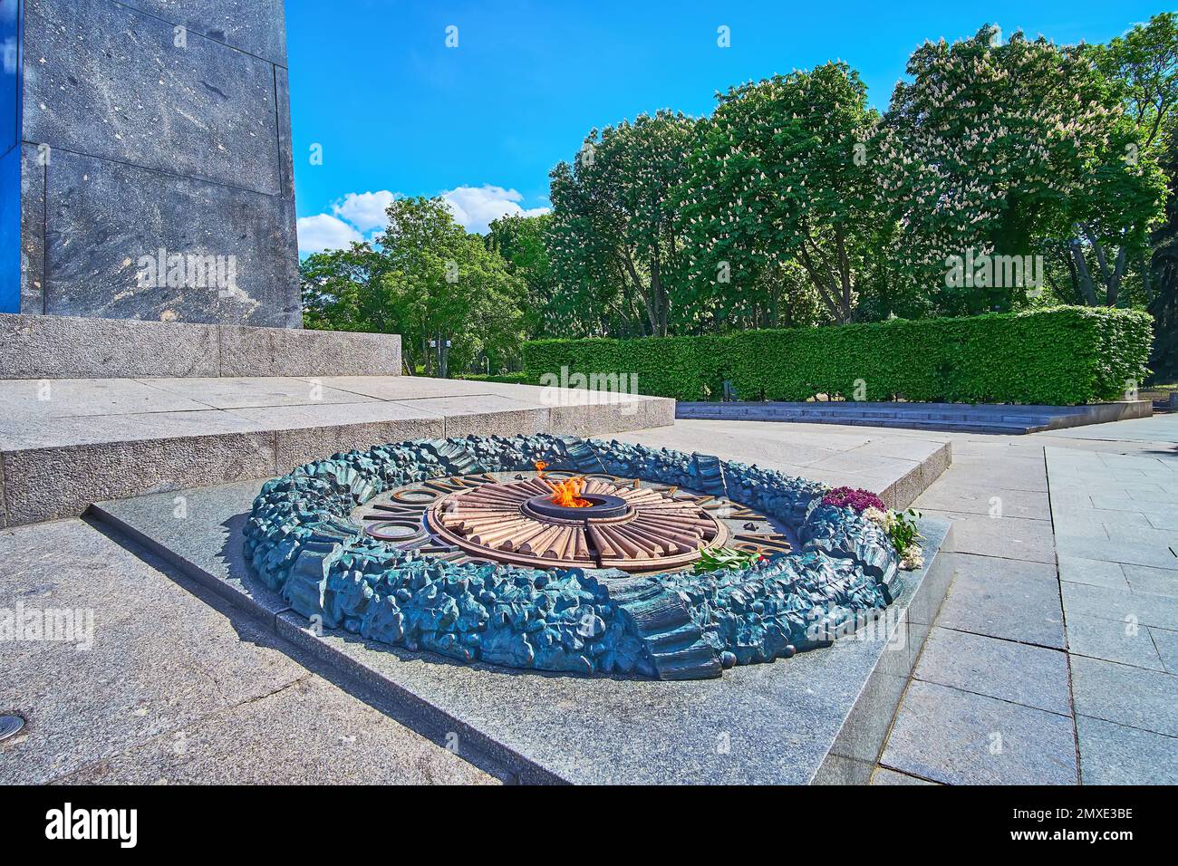 La clôture de la flamme éternelle - mémorial du Soldat inconnu, situé dans le Parc de la gloire éternelle, Kiev, Ukraine Banque D'Images