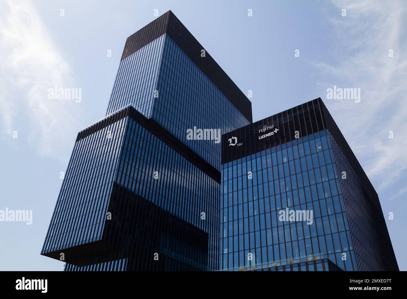 .KTW immeubles de bureaux complexe à l'avenue Roździeńskiego. Tours de gratte-ciel à côté de la salle de sport et de divertissement Spodek à Katowice, en Pologne. Banque D'Images