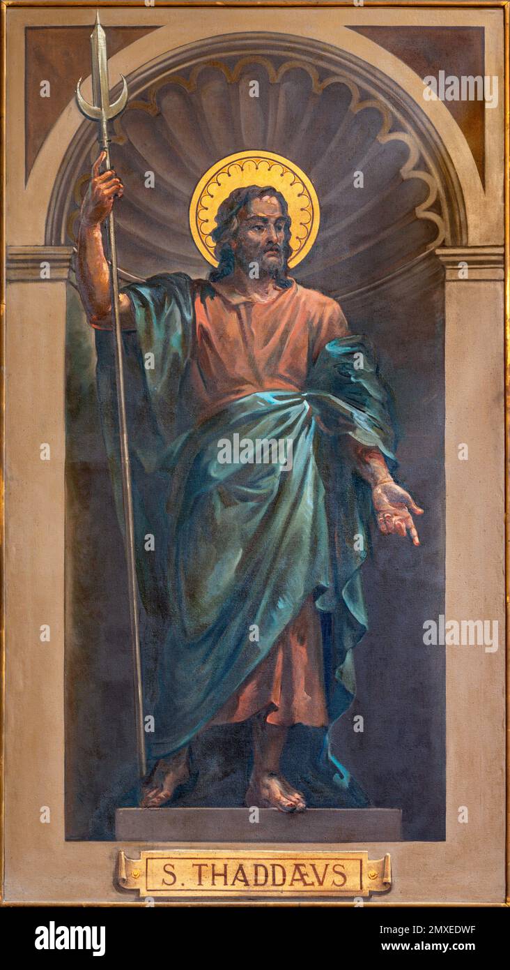 BARI, ITALIE - 3 MARS 2022 : la fresque de Saint Jude Thaddeus l'apôtre dans l'église Chiesa San Ferdinando par Nicola Colonna (1862 -1948). Banque D'Images BARI, ITALIE - 3 MARS 2022 : la fresque de Saint Jude Thaddeus l'apôtre dans l'église Chiesa San Ferdinando par Nicola Colonna (1862 -1948). Banque D'Images