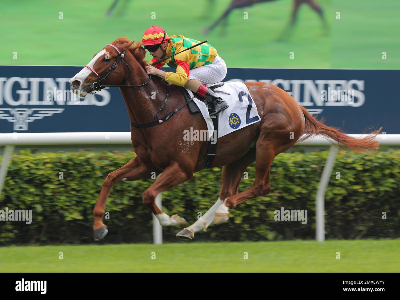 Course 2, PUISSANT STRIDE(2), monté par Christophe Lemaire, a gagné la classe 4 sur 1200m à Sha Tin. 11DEC22 SCMP / Kenneth Chan. Banque D'Images