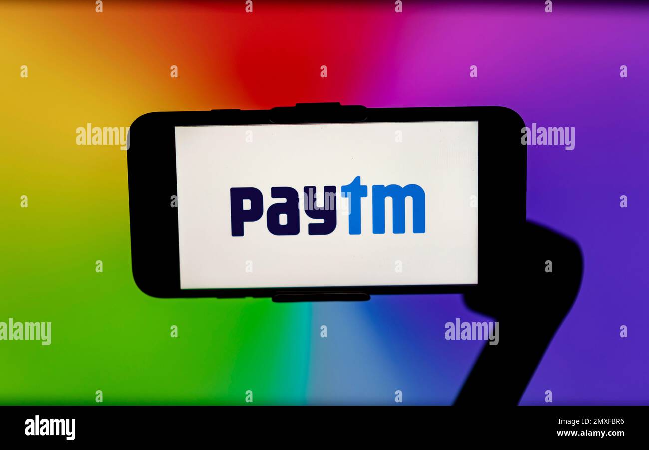 Dans cette illustration, le logo Paytm apparaît sur l'écran d'un téléphone mobile. Banque D'Images