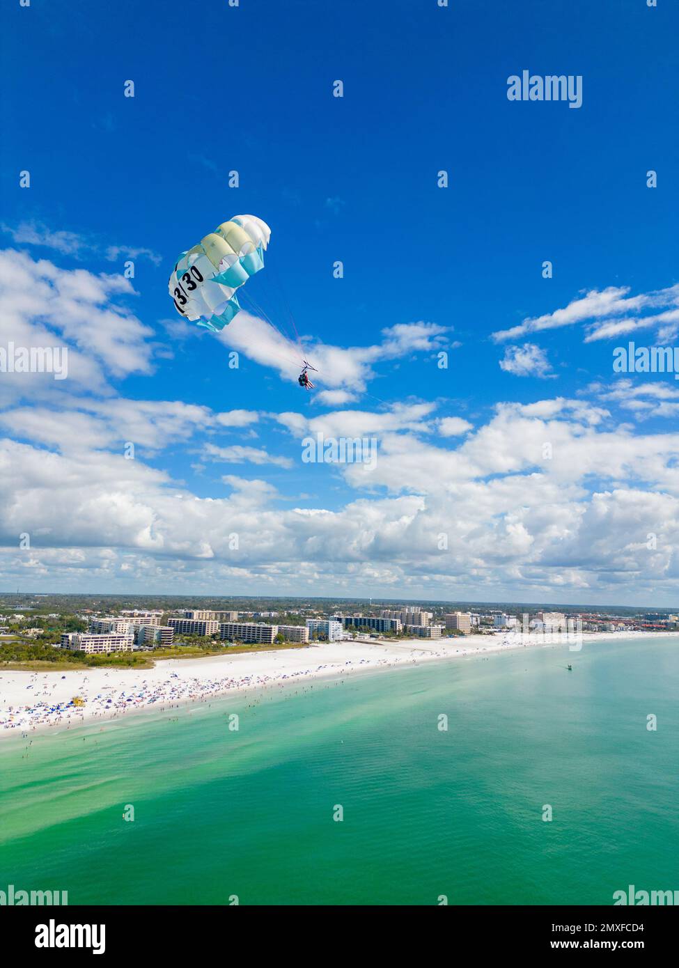 Photo en parachute ascensionnel sur la plage Banque D'Images