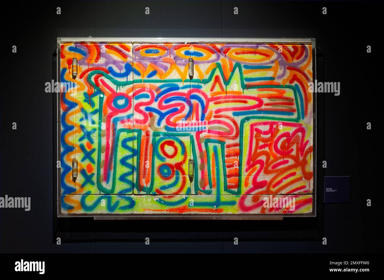 Trieste, Italie - 21 janvier 2023: Keith Haring, sans titre, 1983. Peinture pulvérisée sur le bois. Exposition intitulée The Great Communicator Banksy, Salone degli in Banque D'Images