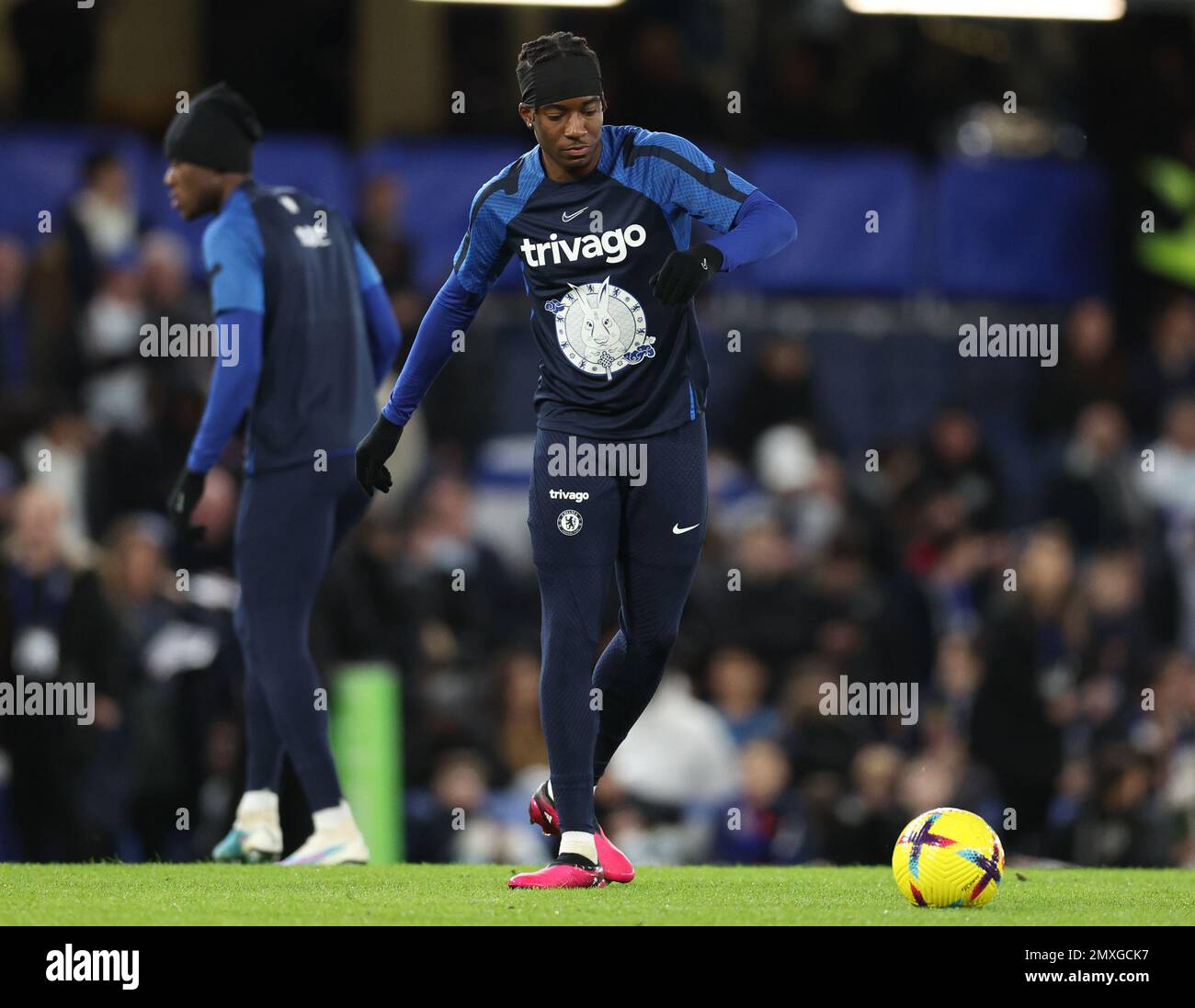 Londres, Royaume-Uni. 3rd février 2023. Noni Madueke de Chelsea se réchauffe lors du match de la Premier League à Stamford Bridge, Londres. Le crédit photo devrait se lire: David Klein / Sportimage crédit: Sportimage / Alay Live News Banque D'Images