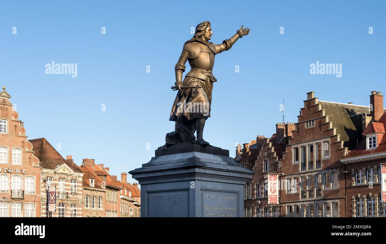 Détail architectural de la Grand-place de Tournai, place principale et centre d'activité de cette ville située dans la province de Hainaut, Belgique Banque D'Images