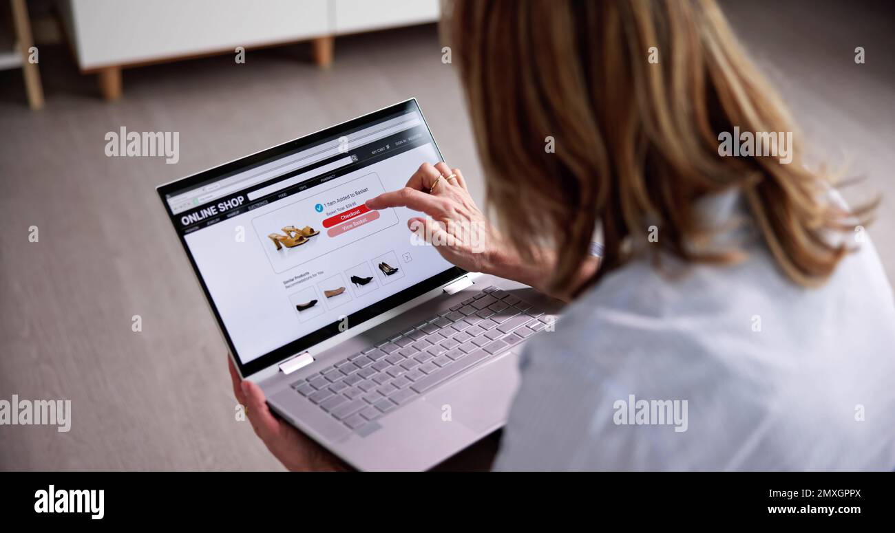 Boutique d'e-commerce en ligne ou application d'achat sur ordinateur portable Banque D'Images Boutique d'e-commerce en ligne ou application d'achat sur ordinateur portable Banque D'Images