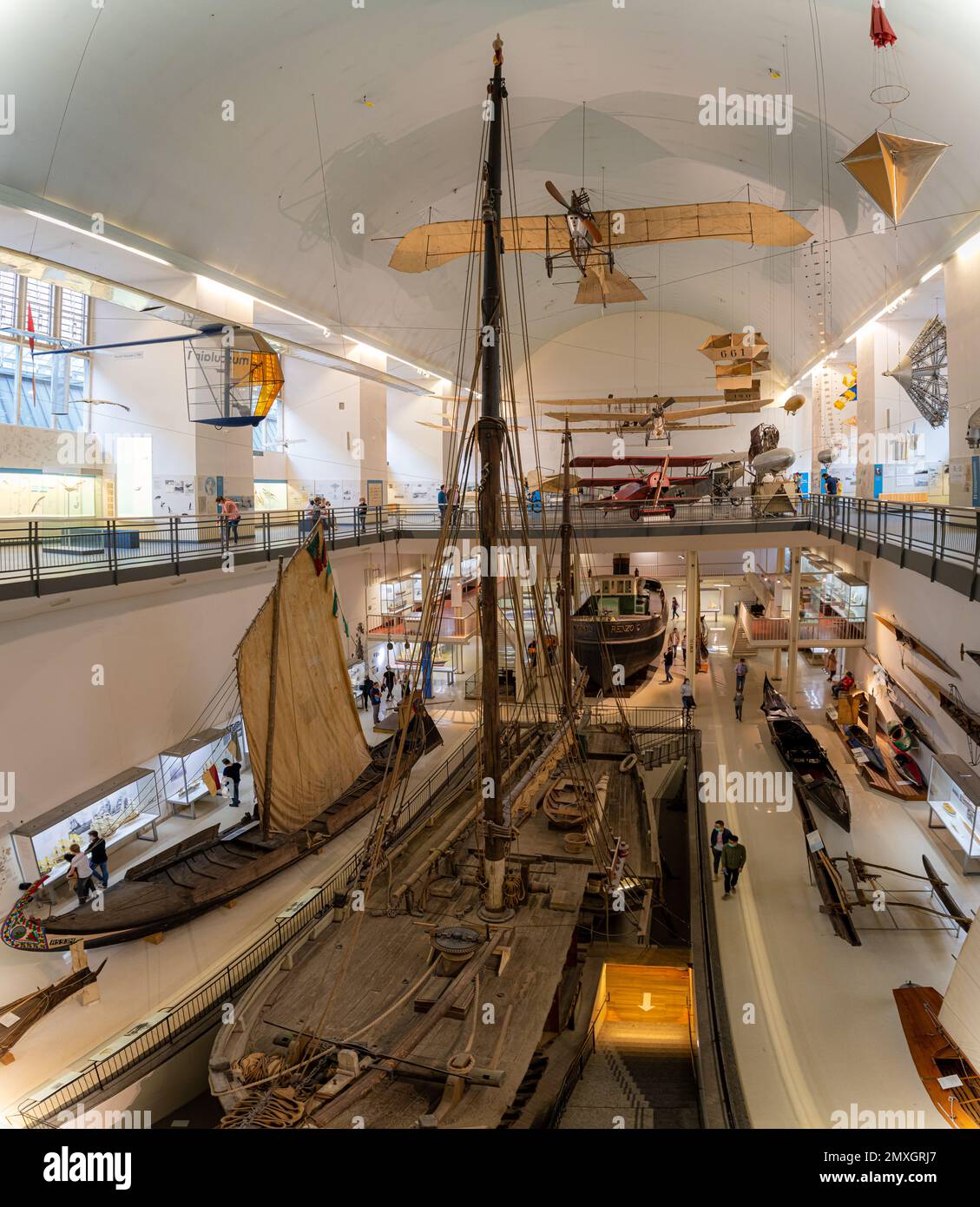 Ancien bateau au Musée allemand (Das Deutsche Museum), le plus grand musée des sciences et de la technologie au monde, à Munich, en Bavière, en Allemagne Banque D'Images