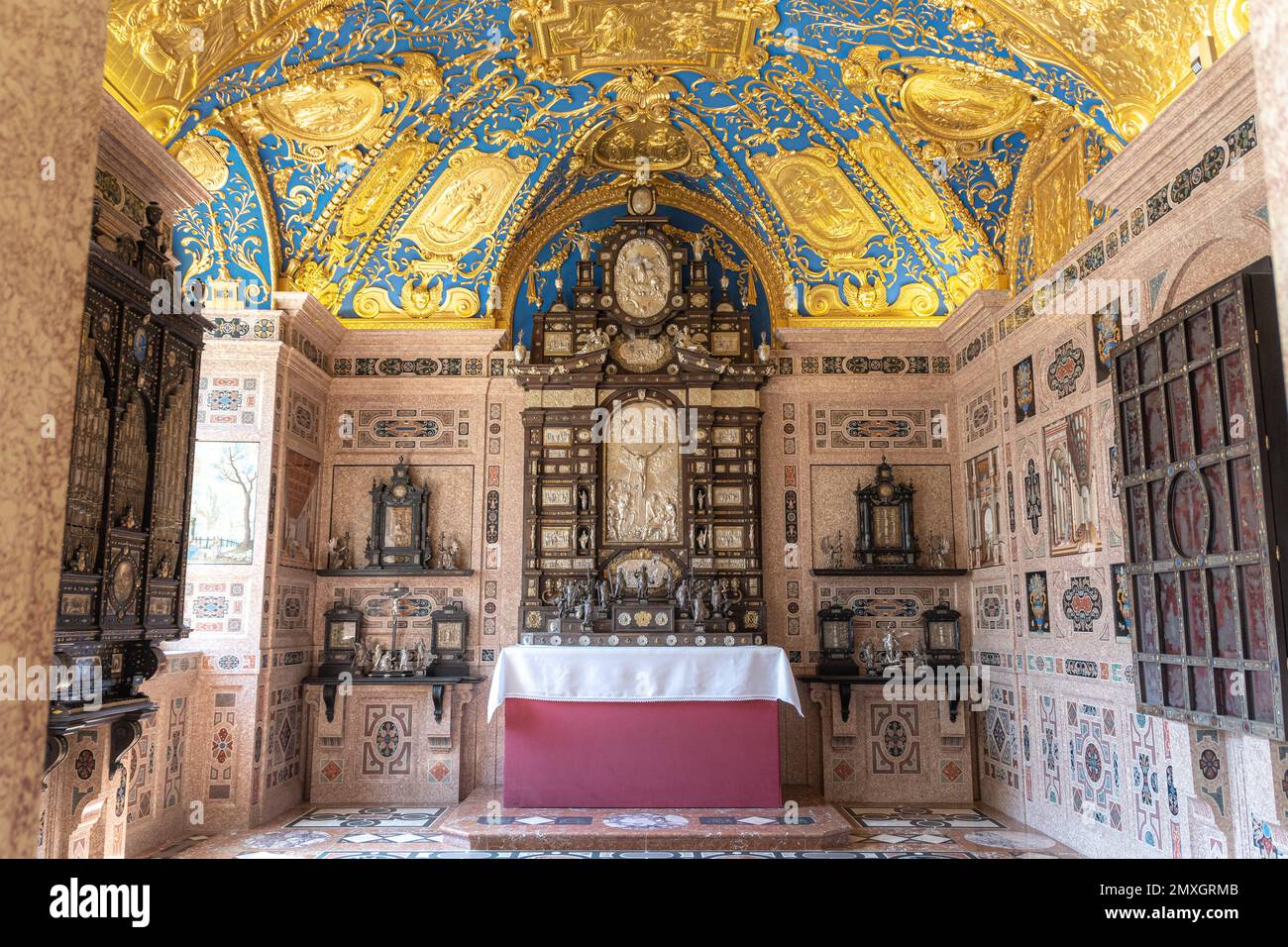 La chapelle ornée (Reiche Kapelle), datant du 17th siècle, était l'oratoire privé du duc Maximilian I. Il est situé à Munich Residenz, l'ancienne ville royale Banque D'Images