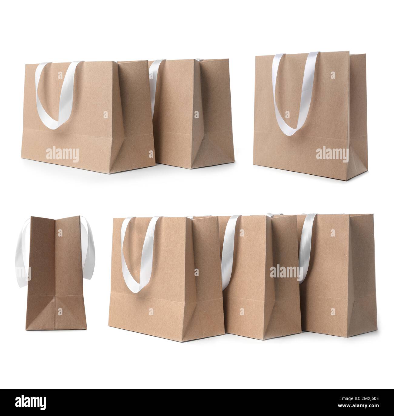 Mettez en place des sacs de shopping en papier kraft sur fond blanc Banque D'Images