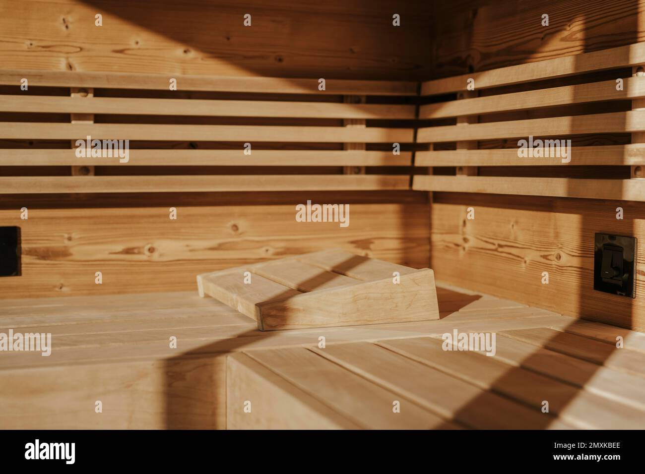 Banc de sauna, intérieur d'un sauna finlandais Banque D'Images