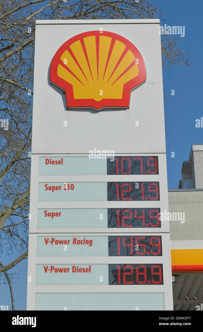 Station essence Shell, prix du carburant, Martin-Luther-Straße, Schöneberg, Berlin, Allemagne, Europe Banque D'Images