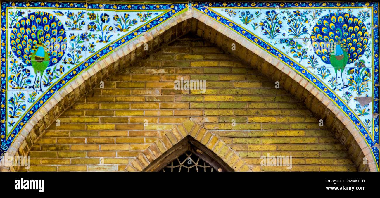 Mosaïque avec des représentations de différentes scènes animales, palais du jardin Hasht-Behescht, Isfahan, Isfahan, Iran, Asie Banque D'Images