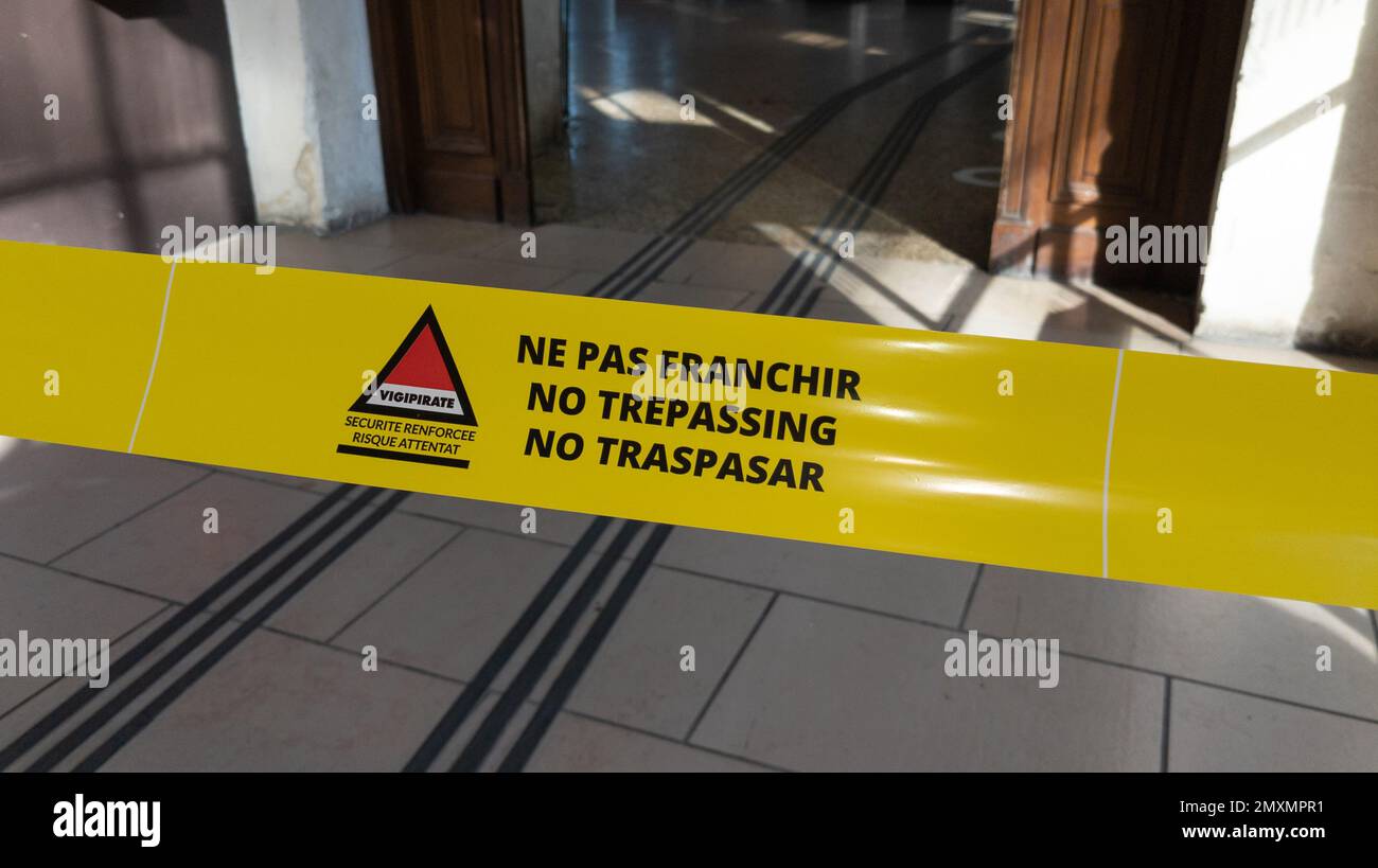 Bordeaux , Aquitaine France - 30 01 2023 : Plan Vigipirate pas de passage  logo français marque et texte signe France système national d'alerte de  sécurité contre Photo Stock - Alamy