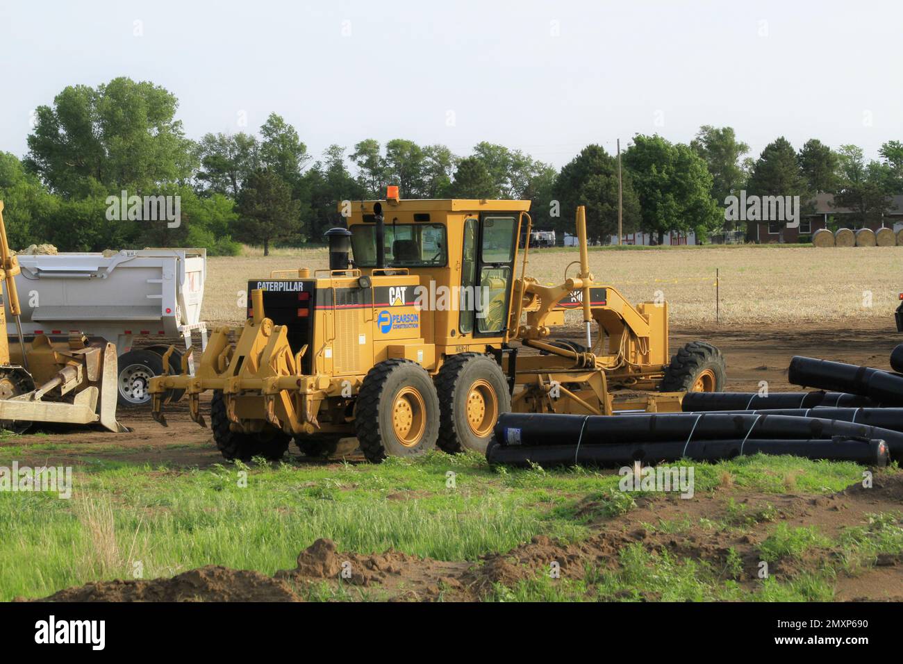 Une niveleuse caterpillar sur un chantier Banque D'Images
