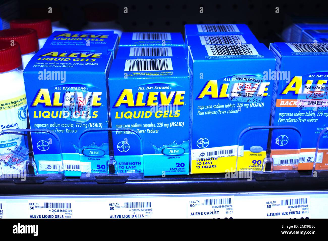 ALEVE gels liquides sur une étagère dans un magasin de gros plan Banque D'Images