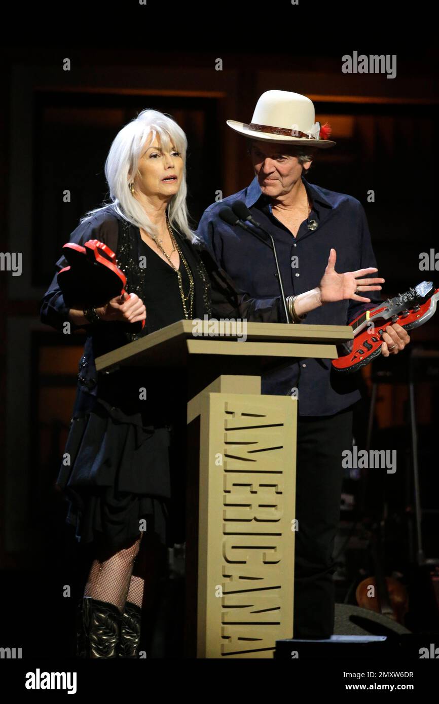 Emmylou Harris, left, and Rodney Crowell accept their awards for group/duo of the year at the Americana Music Association Honors & Awards Show Wednesday, Sept. 21, 2016, in Nashville, Tenn. (AP Photo/Mark Zaleski) Banque D'Images