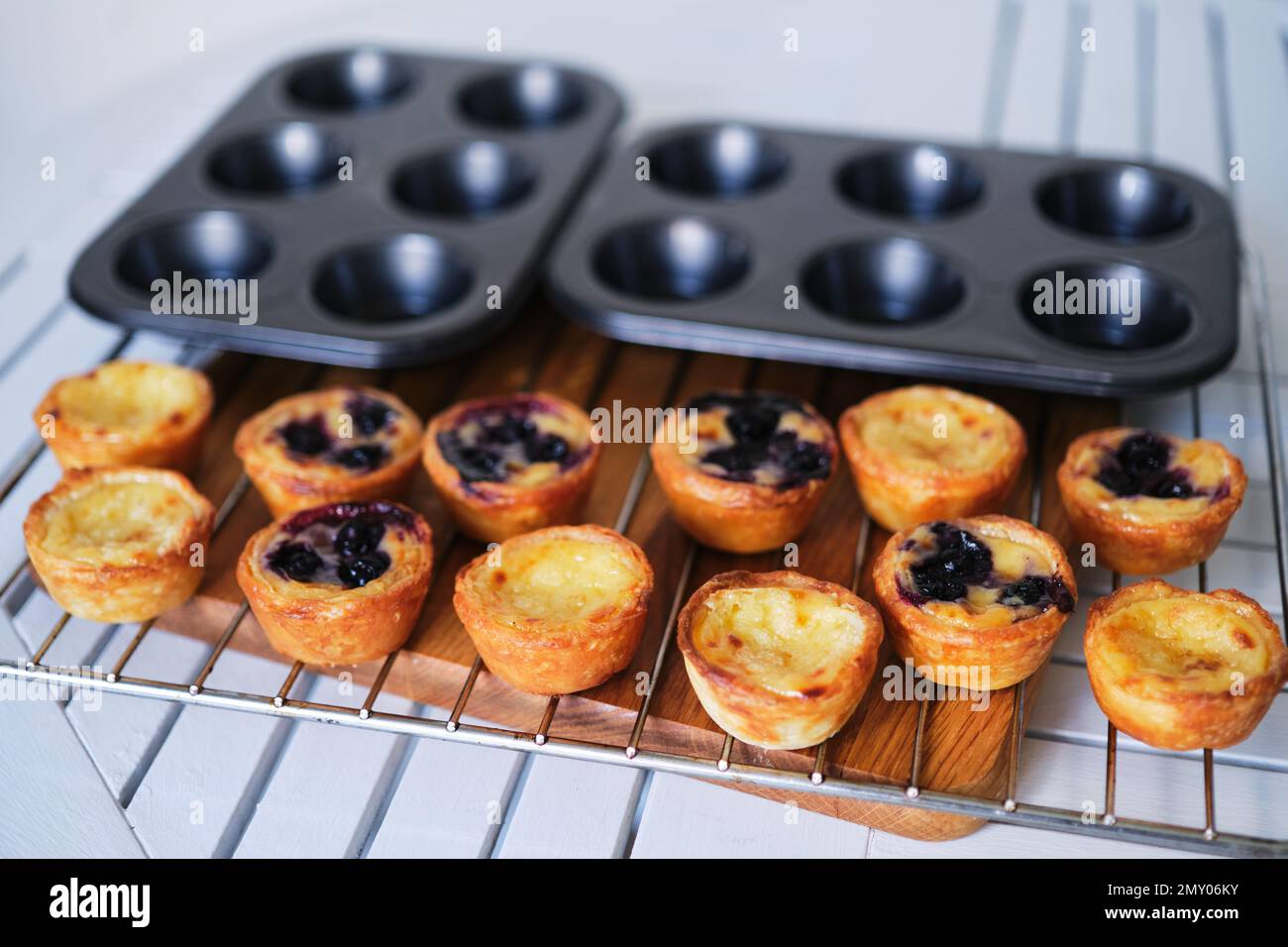 Belem gâteaux ou Pasteis de Belem, tartes portugaises pastel de Nata Custard. Vue de dessus. Photo de haute qualité Banque D'Images