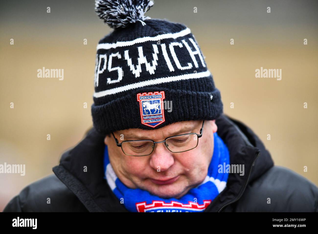 Les fans d'Ipswich arrivent avant le match de la Sky Bet League 1 entre Cambridge United et Ipswich Town au R Costaings Abbey Stadium, Cambridge, le samedi 4th février 2023. (Crédit : Kevin Hodgson | ACTUALITÉS MI) crédit : ACTUALITÉS MI et sport /Actualités Alay Live Banque D'Images