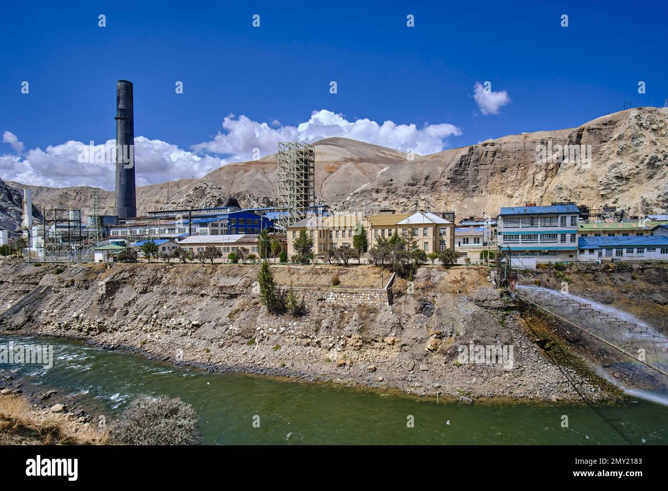 Complexe métallurgique appelé 'doe Run Peru' situé à la Oroya, une société transnationale qui extrait principalement le cuivre, le zinc et l'argent. Banque D'Images