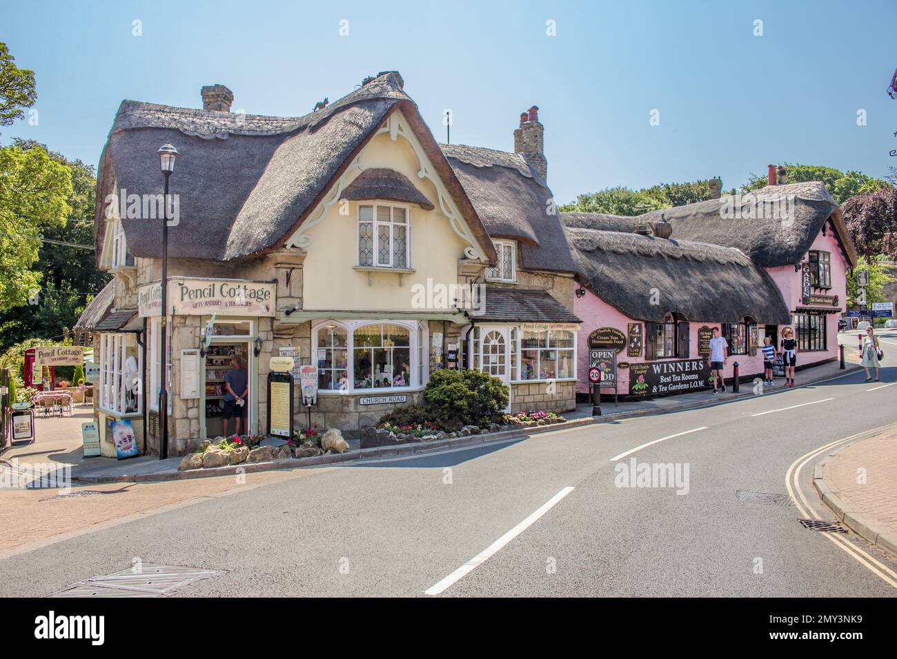 Shanklin est une station balnéaire traditionnelle située sur la côte sud-est de l'île de Wight.Shanklin, jeune ou vieux, a beaucoup à offrir, avec du sable long Banque D'Images