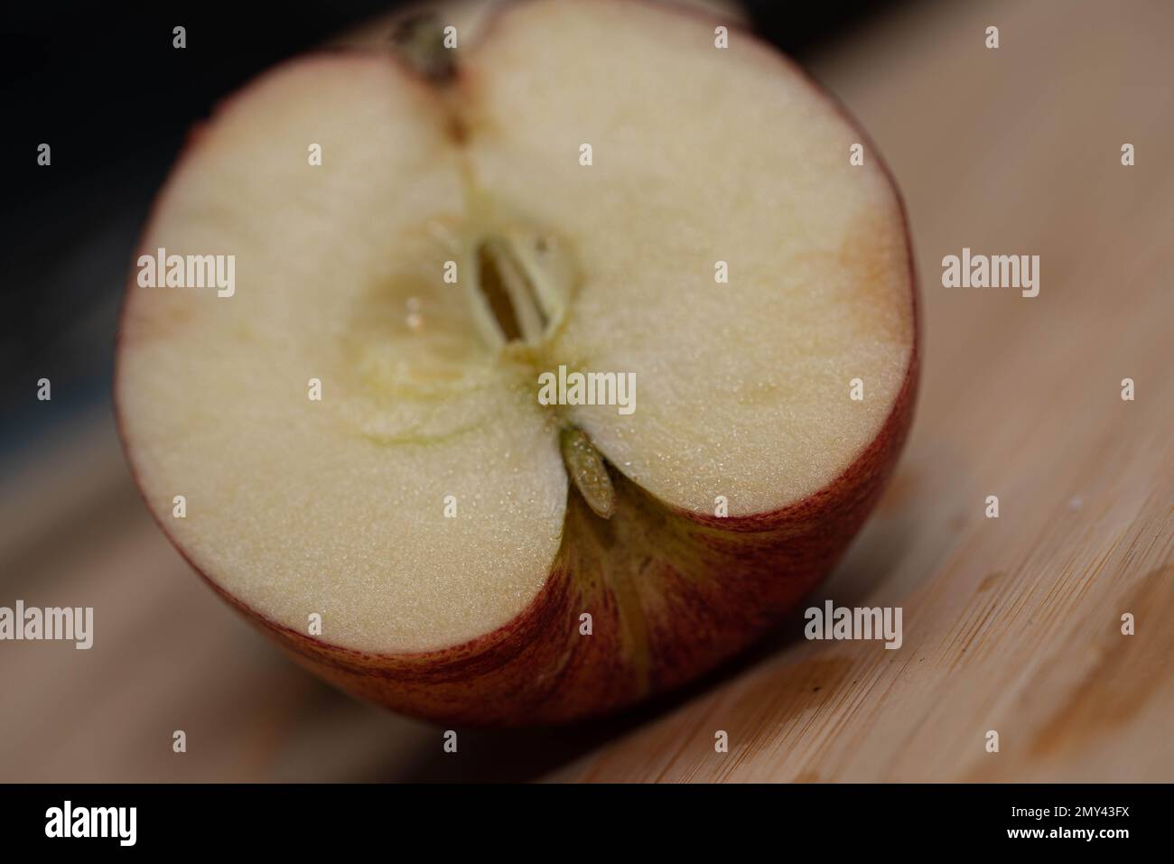 Photos prises pour les amateurs d'art mural un exercice sur table dans la cuisine des aliments sur la planche à découper Banque D'Images