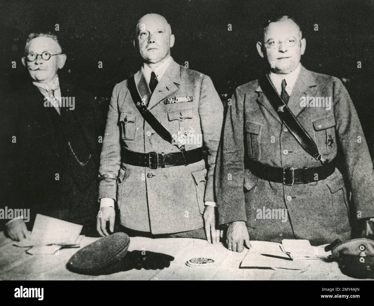 Les responsables politiques et ministres allemands Franz Seldte (à droite) et Alfred Hugenberg (à droite), Allemagne 1930s Banque D'Images