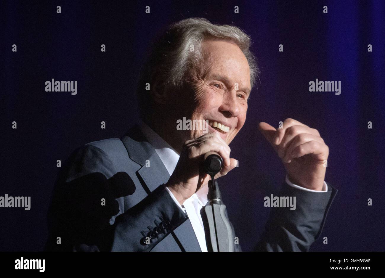 Stuttgart, Allemagne. 04th févr. 2023. Peter Kraus est sur scène au début de sa tournée « Meine Hits - Meine Idole ». La rock'n'roll et la pop star de 83 ans sont devenues connues sous le nom de « l'Elvis allemand » il y a 60 ans. Credit: Marijan Murat/dpa/Alamy Live News Banque D'Images