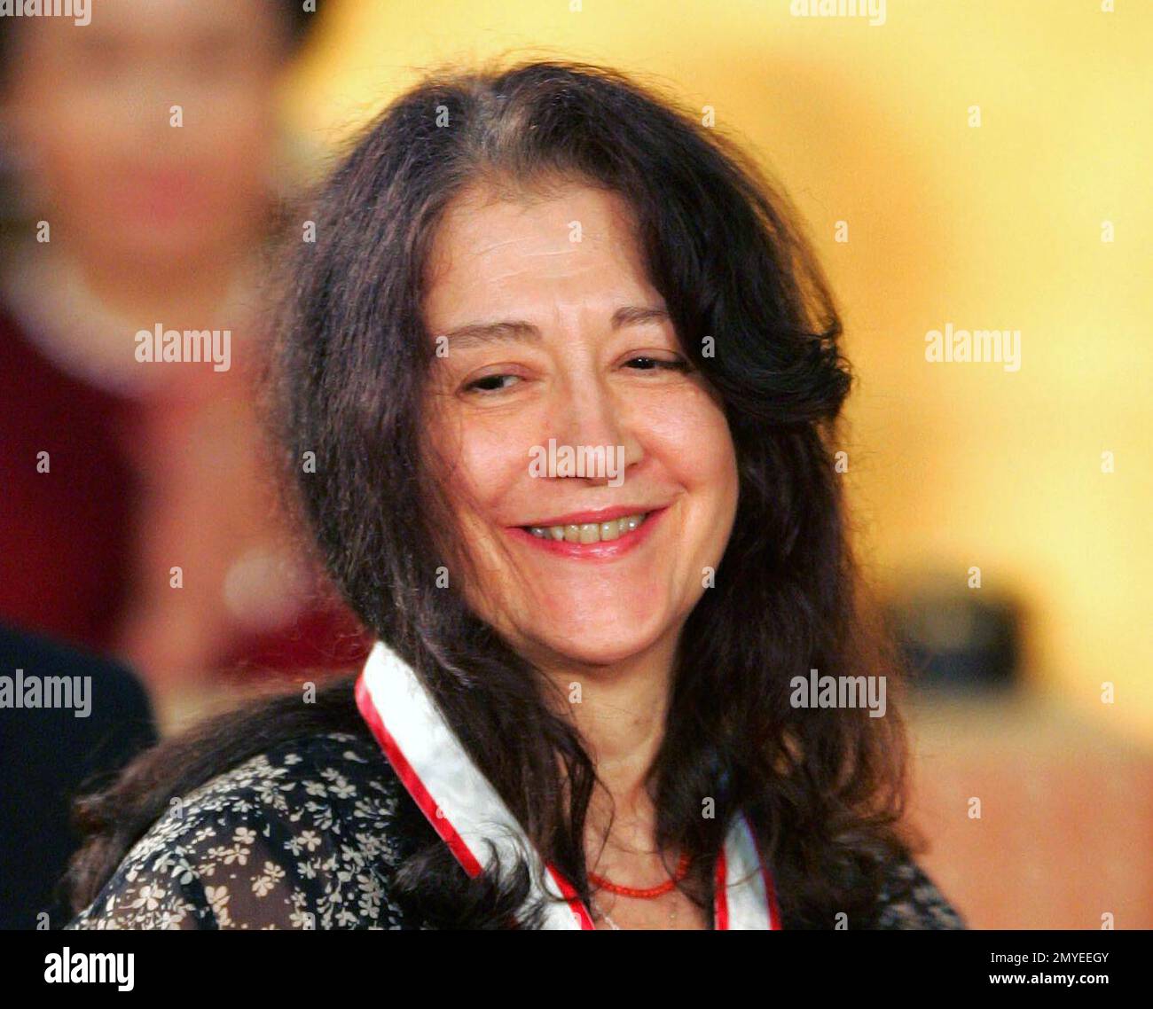 FILE - In this Oct. 18 2005 file photo, Argentine pianist Martha Argerich is seen in Tokyo. This year’s Kennedy Center honorees include musicians who span genres including pop, rock, gospel, blues, folk and classical _ and an actor known for his extraordinary range. The John F. Kennedy Center for the Performing Arts announced Thursday, June 23, 2016, that actor Al Pacino, rock band the Eagles, Argentine pianist Martha Argerich, gospel and blues singer Mavis Staples and singer-songwriter James Taylor will be honored for influencing American culture through the arts. (AP Photo/Shizuo Kambayashi, Banque D'Images