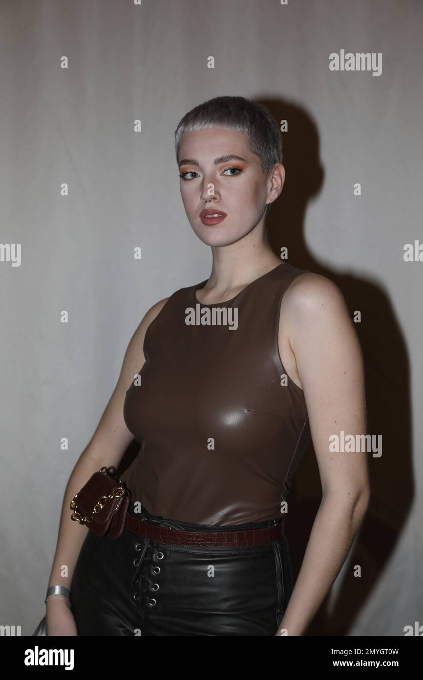 Lou-Anne Gleißenebner-Teskey BEI der Anja Gockel Fashion Show 'Seven Senses' auf der Berlin Fashion week automne/hiver 2023 im Hotel Adlon Kempinski. Banque D'Images