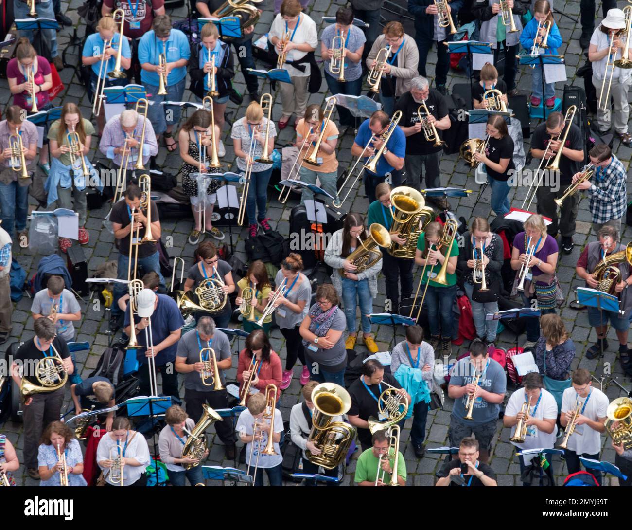 Musicians play during the opening of the German Evangelical Trombone Day under the theme 'Room to grow' in Dresden, eastern Germany, Friday, June 3, 2016. More than 20.000 brass players will be expected this weekend. The Evangelical Trombone Day attracts the world's largest get-together of trombone choirs. (AP Photo/Jens Meyer) Banque D'Images