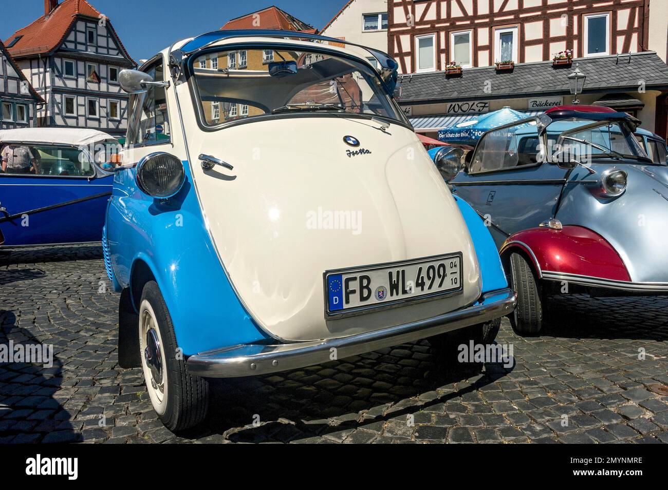 Vintage BMW Isetta Motocoupé, scooter mobile, année de construction 1955 à 1962, place du marché, Nidda, Hesse, Allemagne, Europe Banque D'Images