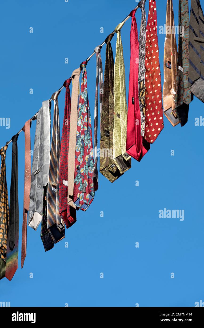 Liens accrochés sur une laisse d'une action pour la paix par Soroptimist International, si, jamais plus de guerre, vieille ville, Lauterbach, Vogelsberg, Hesse, Allemagne, EUR Banque D'Images