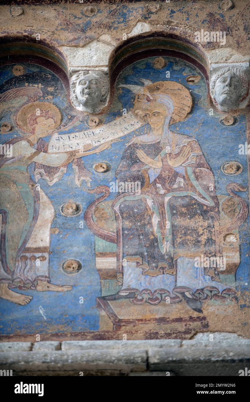 Fresque du 12th siècle de l'Annonciation et de la Visitation, Chapelle Saint-Michel, Rocamadour, site du patrimoine mondial de l'UNESCO, Lot, Occitanie, France Banque D'Images