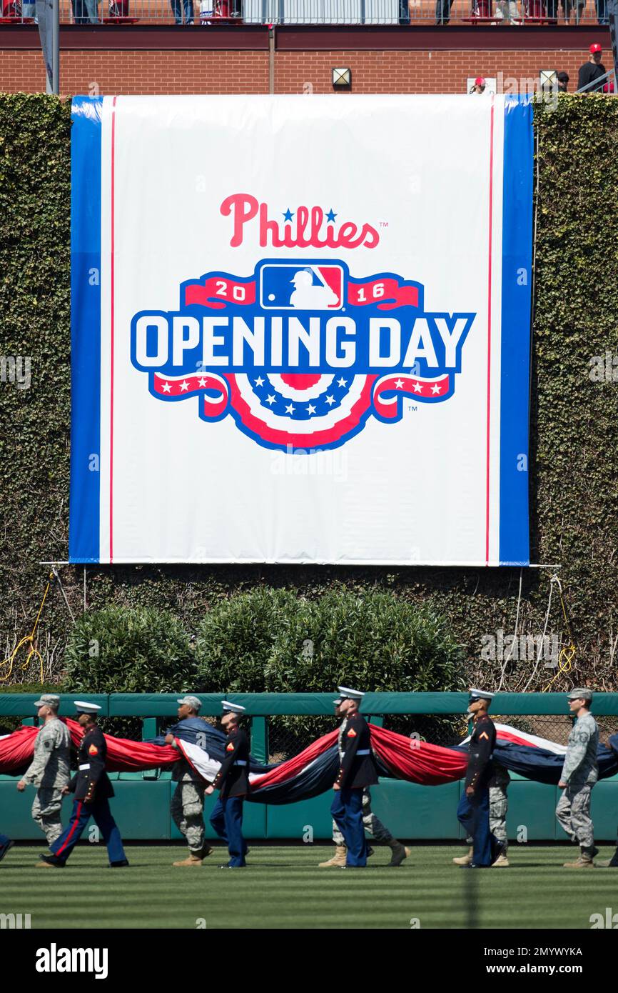 The Phillies Opening Day banner as member of the military carry out the American Flag prior to the first inning of an opening day baseball game against the San Diego Padres, Monday, April 11, 2016, in Philadelphia. The Padres won 4-3. (AP Photo/Chris Szagola) Banque D'Images