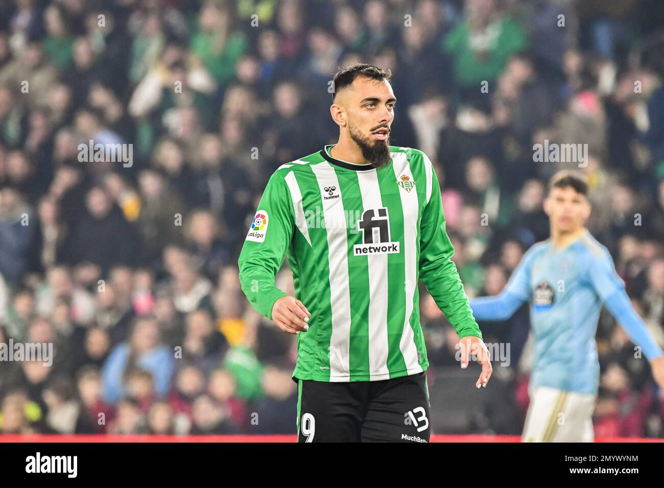 4 février 2023: SÉVILLE, ESPAGNE - FÉVRIER 4: Borja Iglesias de Real Betis Balompie regarder l'action pendant le match entre Real Betis Balompie et RC Celta de Vigo de la Liga Santander sur 4 février 2022 à Benito Villamarin à Séville, Espagne. (Credit image: © Samuel Carreño/PX Imagens via ZUMA Press Wire) USAGE ÉDITORIAL SEULEMENT! Non destiné À un usage commercial ! Banque D'Images