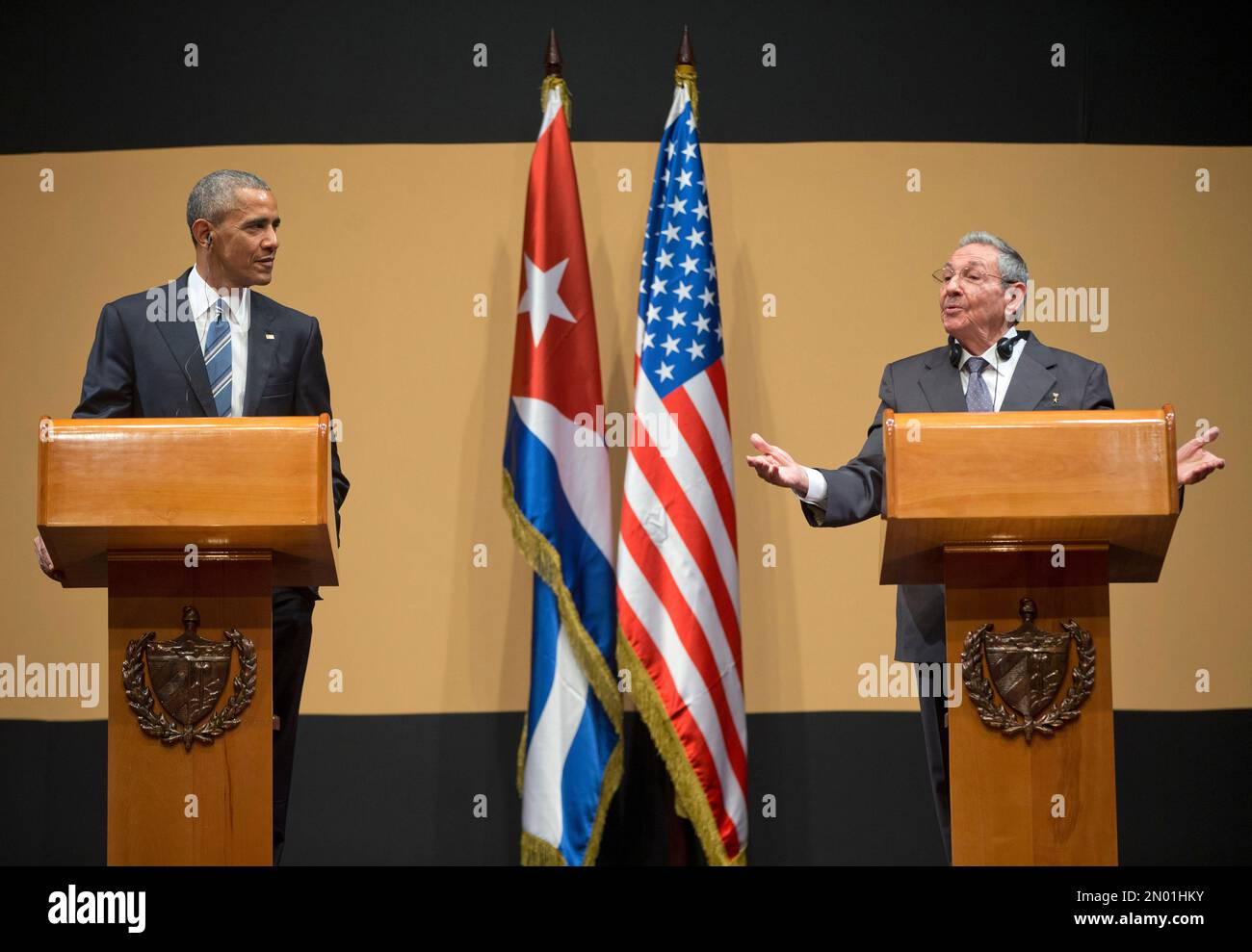 President Barack Obama listens as Cuban President Raul Castro answers a questions from a member of US media during their news conference at the Palace of the Revolution, Monday, March 21, 2016, in Havana, Cuba. (AP Photo/Pablo Martinez Monsivais) Banque D'Images