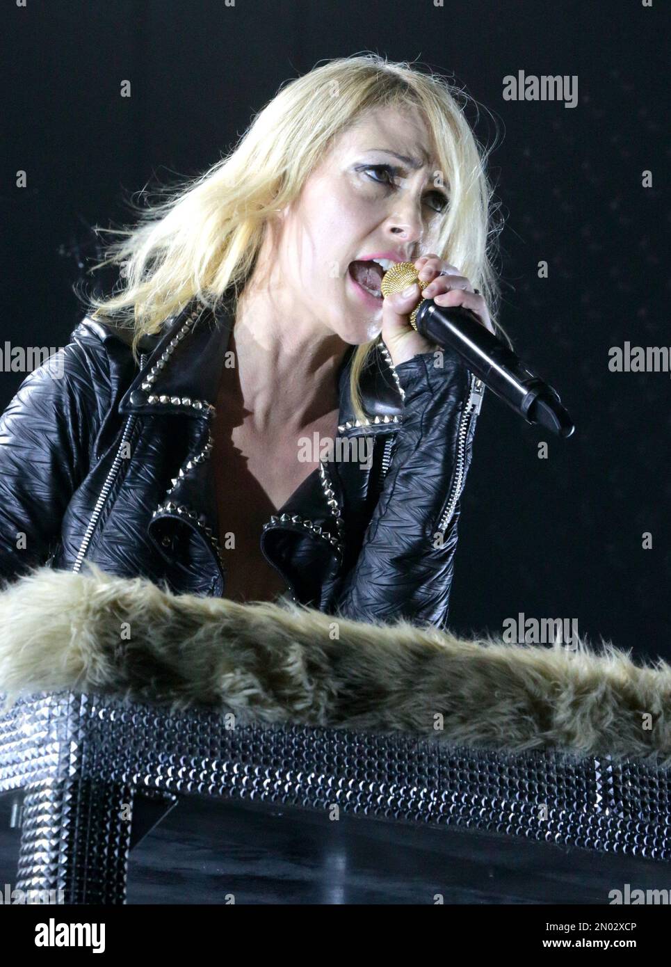 Emily Haines of the band Metric performs in concert during their “I Can See The End Tour 2016” at the Fillmore on Tuesday, March 15, 2016, in Philadelphia. (Photo by Owen Sweeney/Invision/AP) Banque D'Images