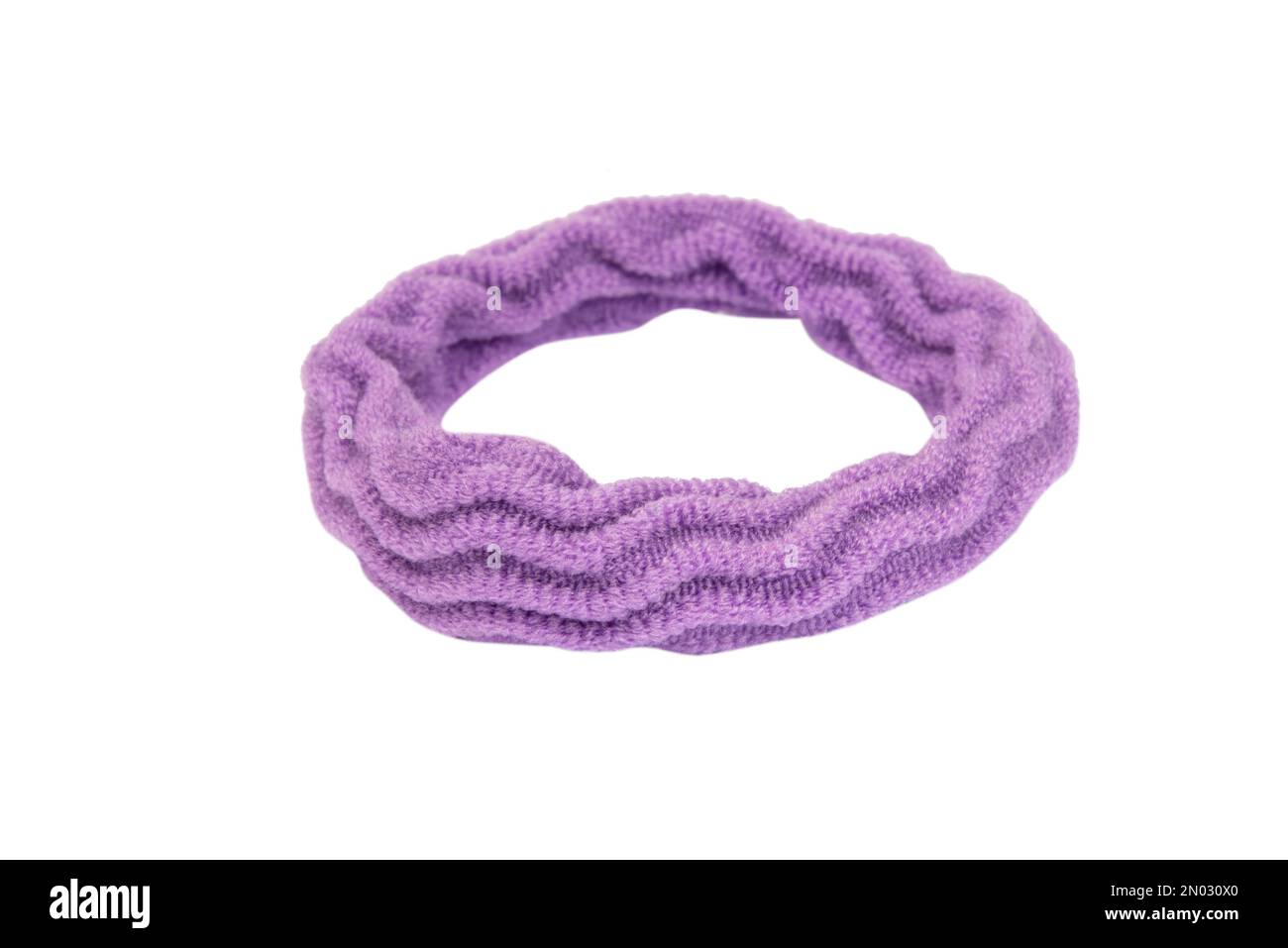 Caoutchouc multicolore élastique et croquant pour les cheveux isolés sur fond blanc Banque D'Images