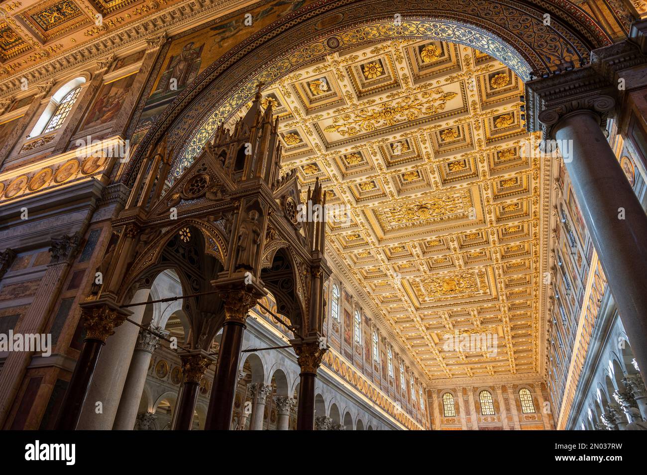 La basilique papale de Saint Paul à l'extérieur des murs est l'une des quatre basiliques papales de Rome. Il s'élève le long de la via Ostiense, dans le quartier de la Banque D'Images