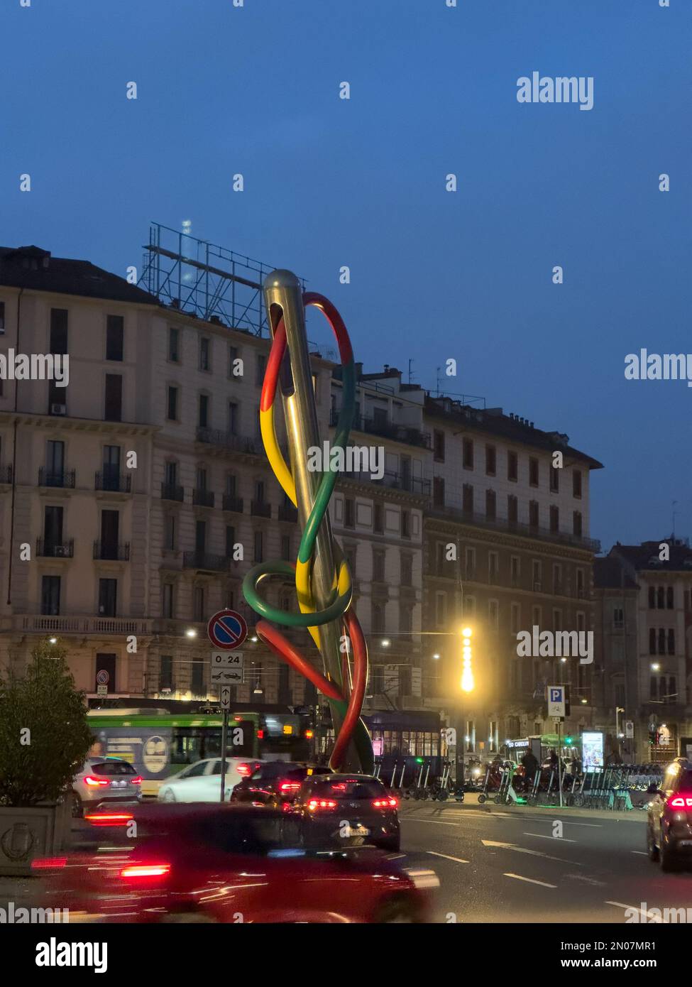 Gare Cadorna de Milan au crépuscule, à distance, Milan, Italie Banque D'Images