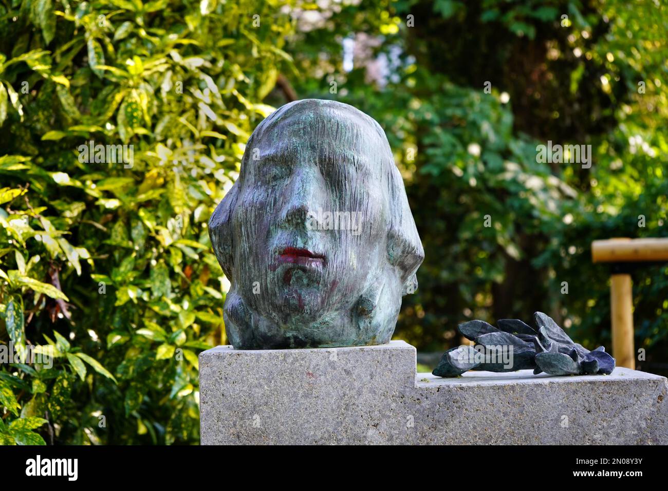 Monument du compositeur allemand Robert Schumann dans le parc public Hofgarten à Düsseldorf/Allemagne, dévoilé en 1956. Sculpteur: Karl Hartung. Banque D'Images