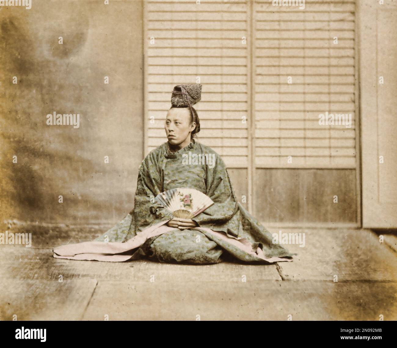 Photographie d'un homme japonais noble, publiée dans Views & costumes of Japan par Stillfried and Andersen (Yokohama, 1877). Banque D'Images