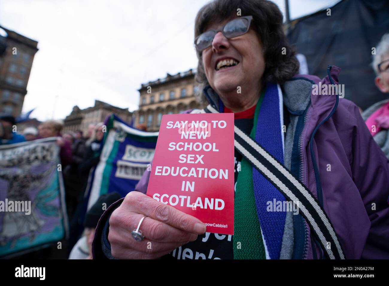 Glasgow, Écosse, Royaume-Uni. 5 février 2023. Les manifestants anti-GRA à un rassemblement "les femmes parlent" organisé par le groupe Standing for Women à George Square, Glasgow. Le rassemblement des femmes pro soutient l'utilisation par le gouvernement britannique d'une ordonnance de la Section 35 pour bloquer le récent projet de loi écossais sur la réforme de la reconnaissance des sexes. Credit Iain Masterton/Alamy Live News Banque D'Images