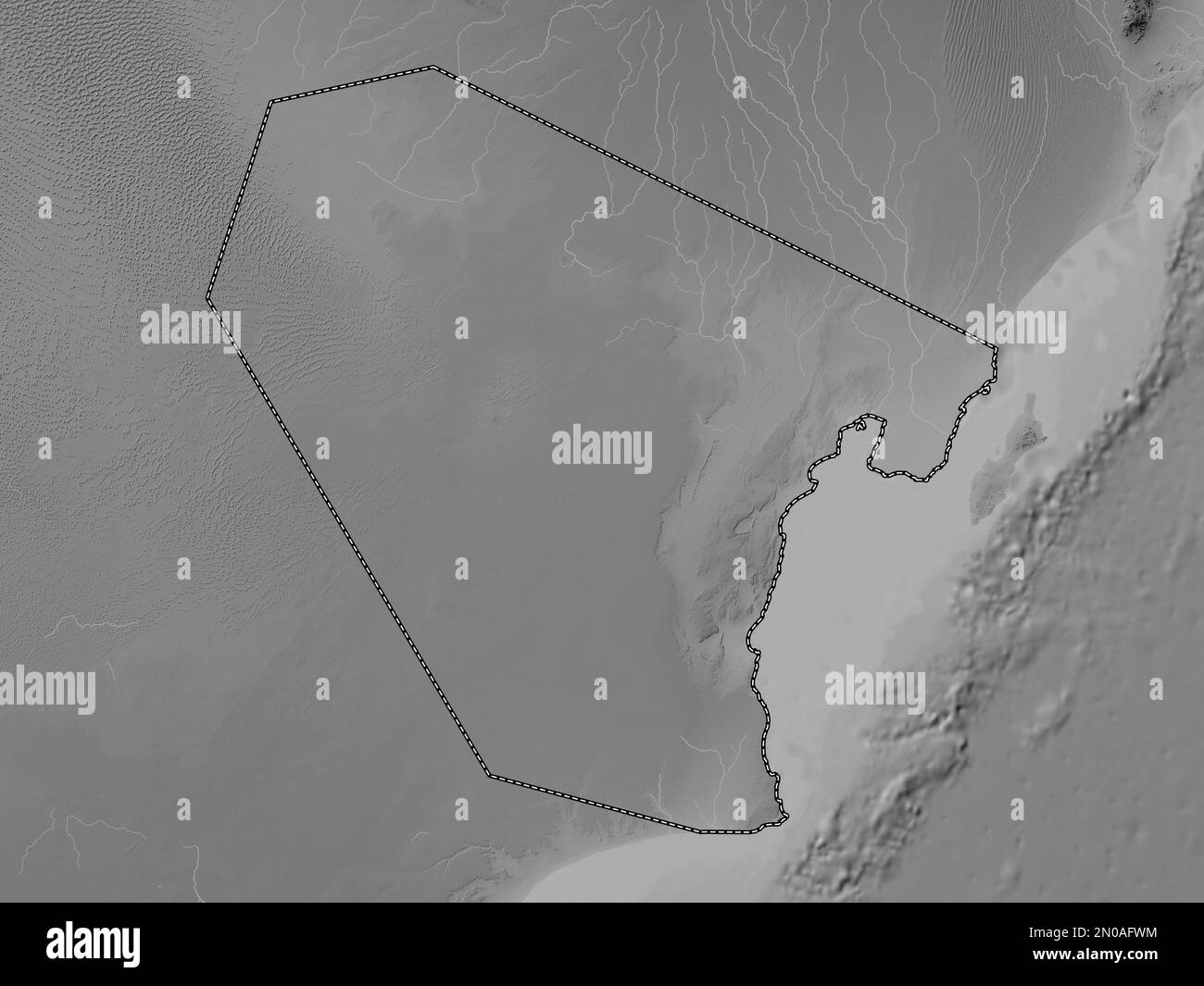 Al Wusta, région d'Oman. Carte d'altitude en niveaux de gris avec lacs et rivières Banque D'Images