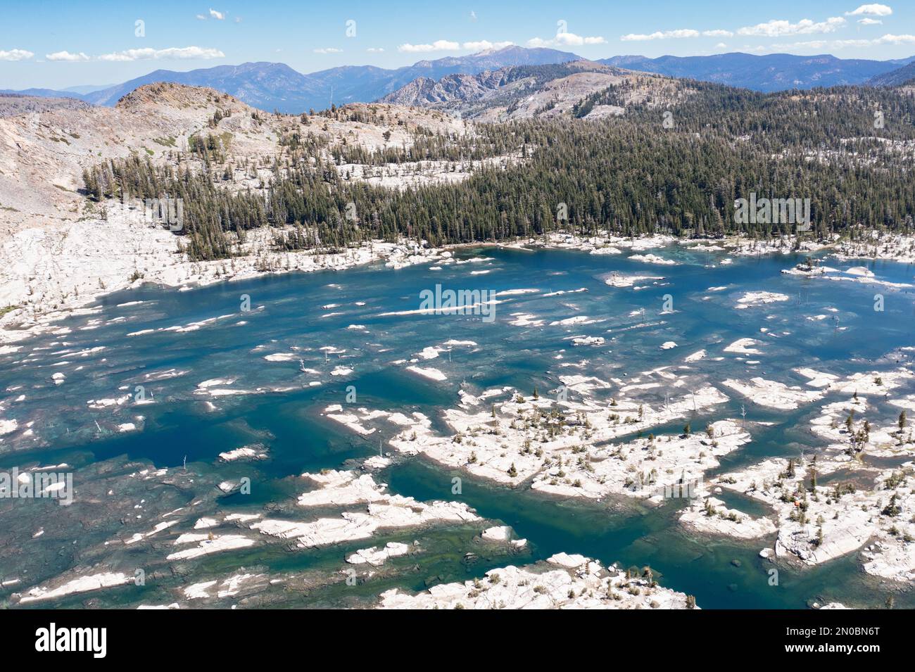 Le pittoresque lac Aloha, dans la région sauvage de la Désolation, est une région sauvage protégée par le gouvernement fédéral, juste à l'ouest du lac Tahoe, à cheval sur les montagnes de la Sierra Nevada. Banque D'Images