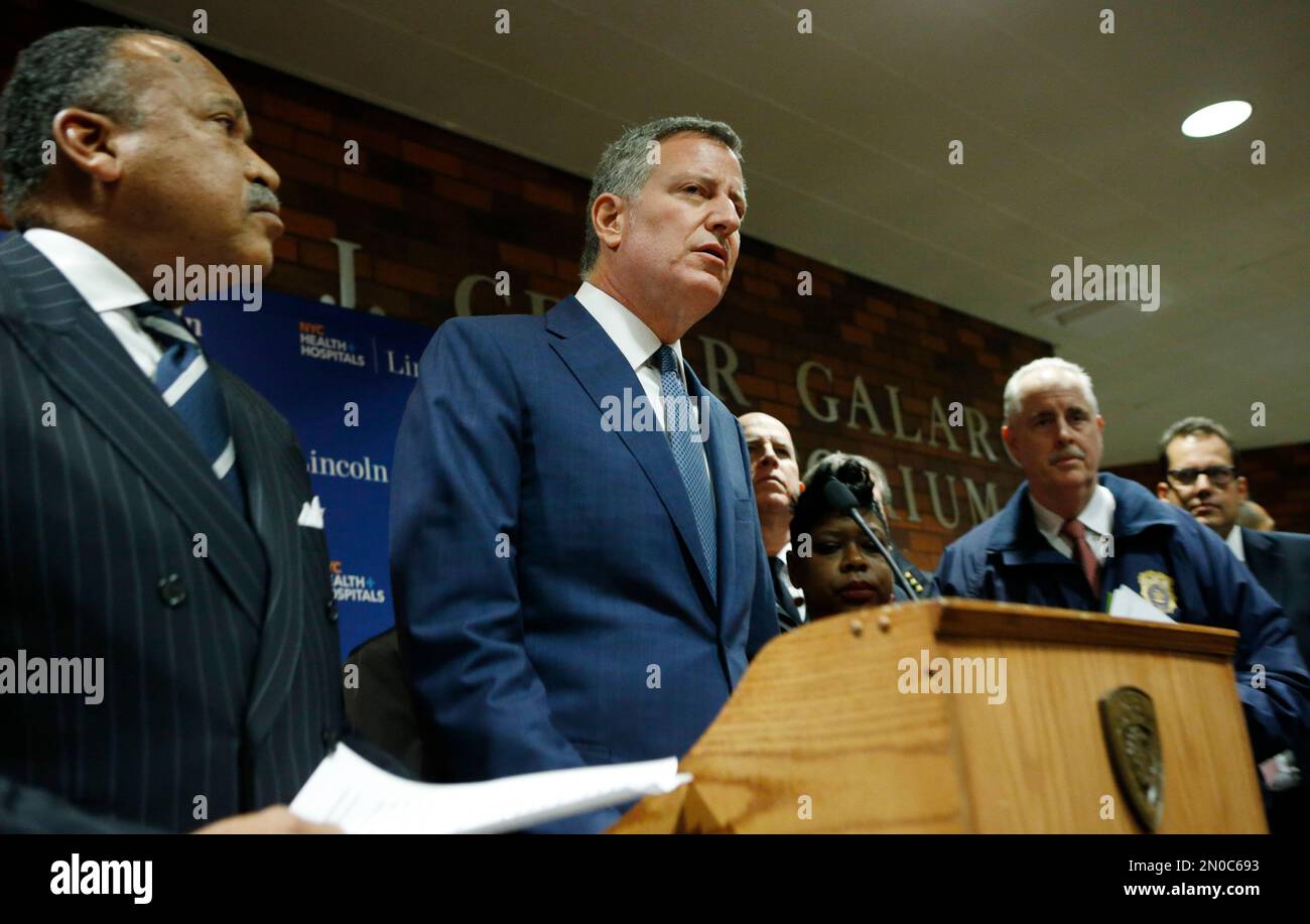 CORRECTS ID OF MAN AT RIGHT TO NYPD CHIEF OF DETECTIVES ROBERT BOYCE